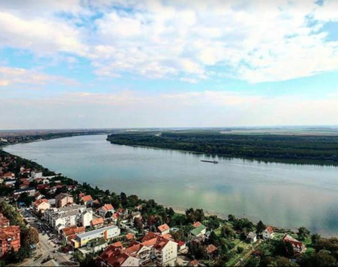 Prenociste Dunav Novi Banovci 外观 照片